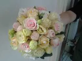 Menyasszonyi csokor pasztell virágbol